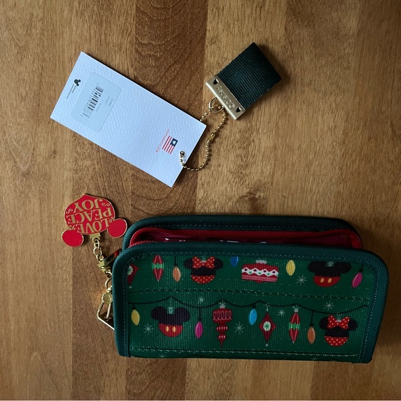 Harveys new with tag Christmas Mickey classic wallet - Picture 4 of 5